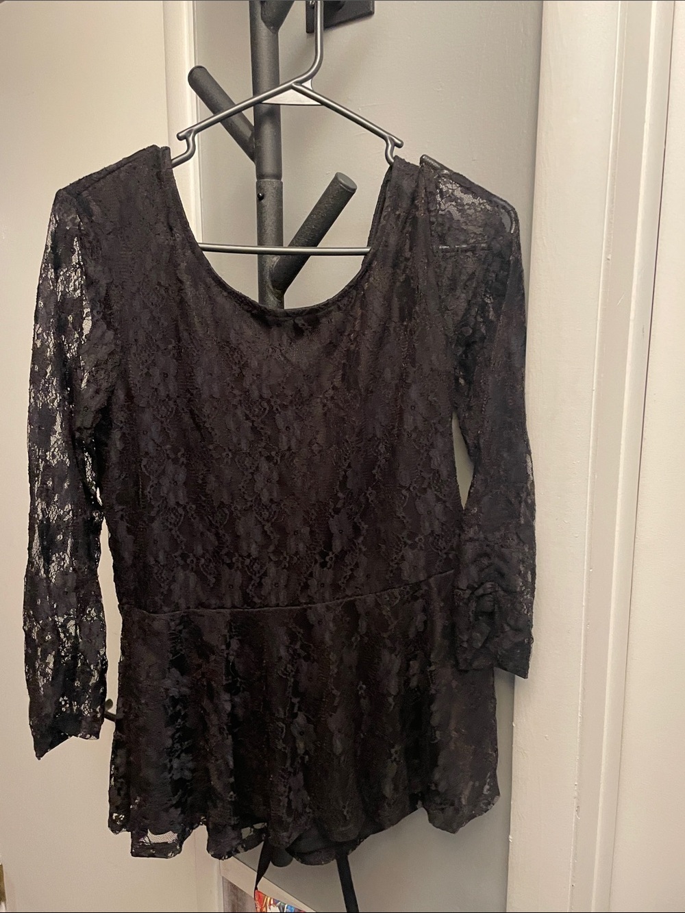 BONGO Black Floral Lace Peplum Top